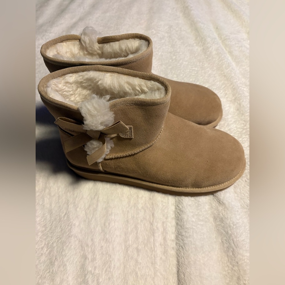 UGG Bow Boots Size 9